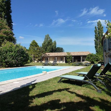 Bed and Breakfast Au Petit Grain Coutures  Exterior foto